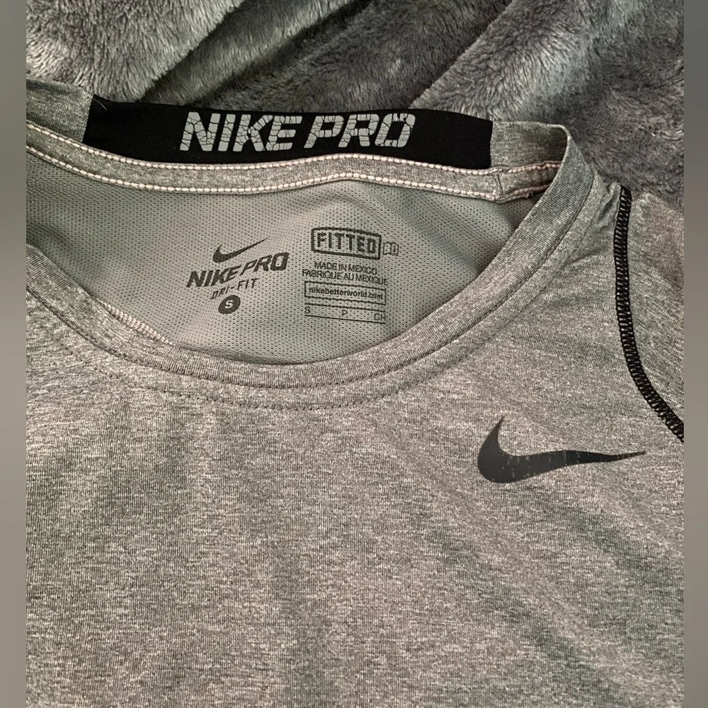 men’s nike shirt - Picture 2 of 4